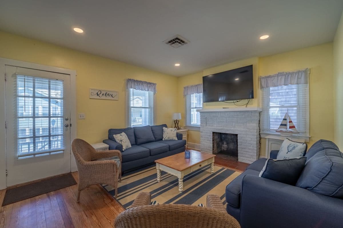 OCHG 7 11th Street Top