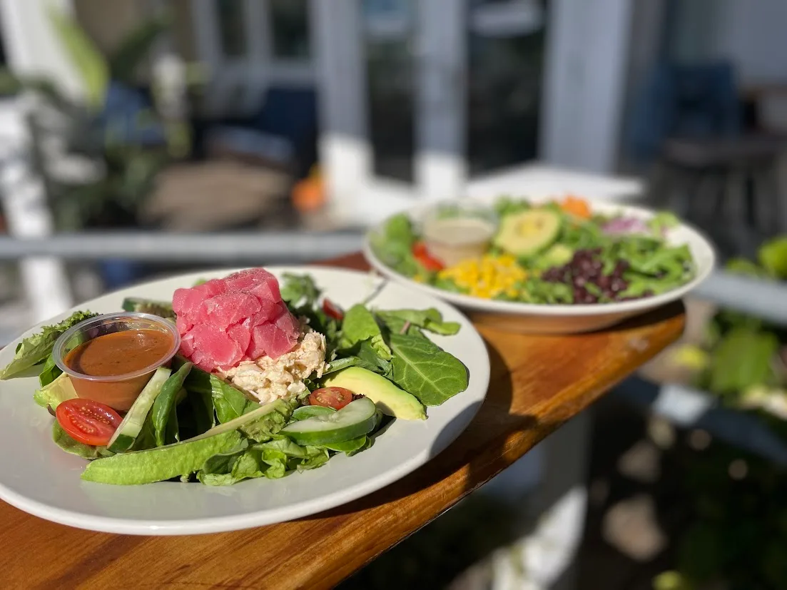 Longboard Cafe has inside and outside dining.