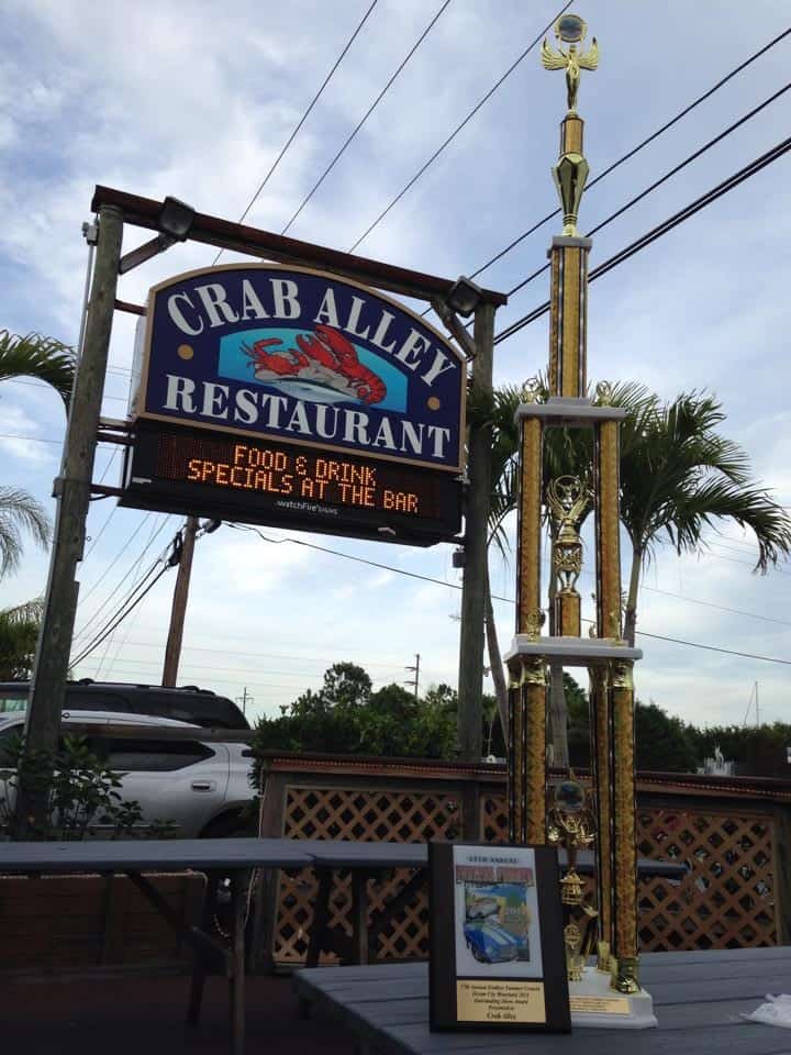 Crab Alley Crab House, Restaurant, Lounge and Seafood Market