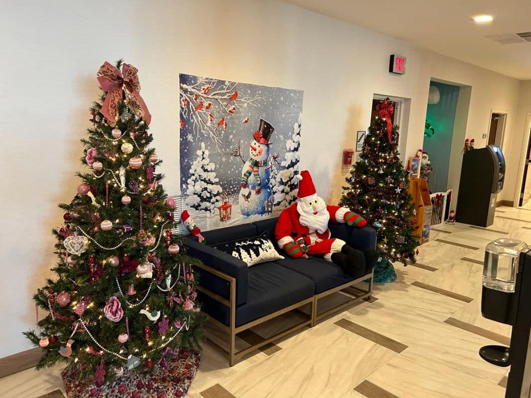Unwrapping the Magic of Christmas Decor in Ocean City Md Hotels!