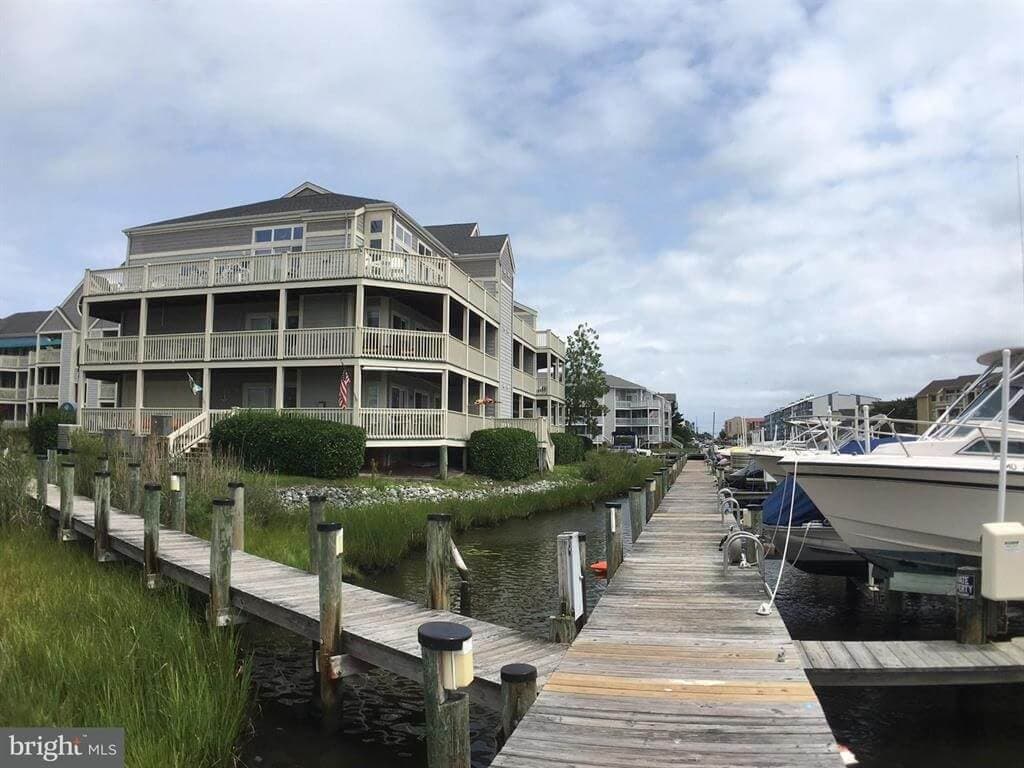 Beach Home Beautiful: Luxurious Living on 125th Street Bay View Condo