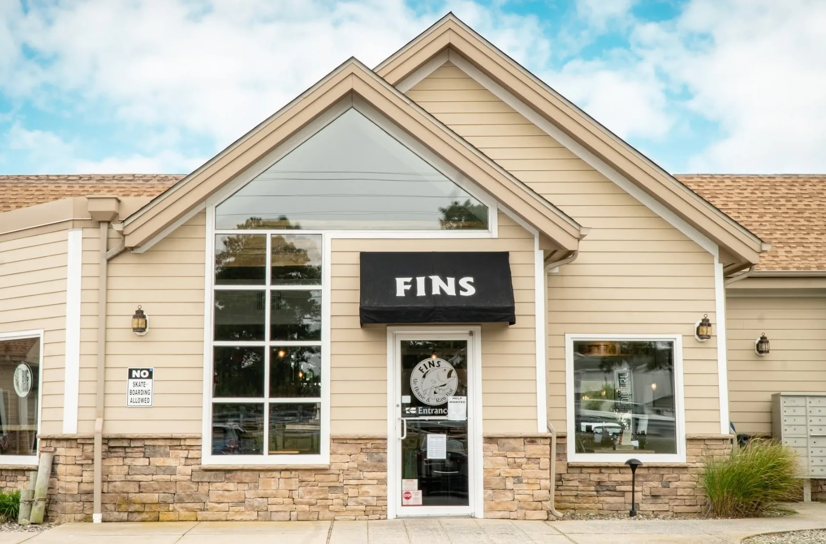 Fins Ale House & Raw Bar