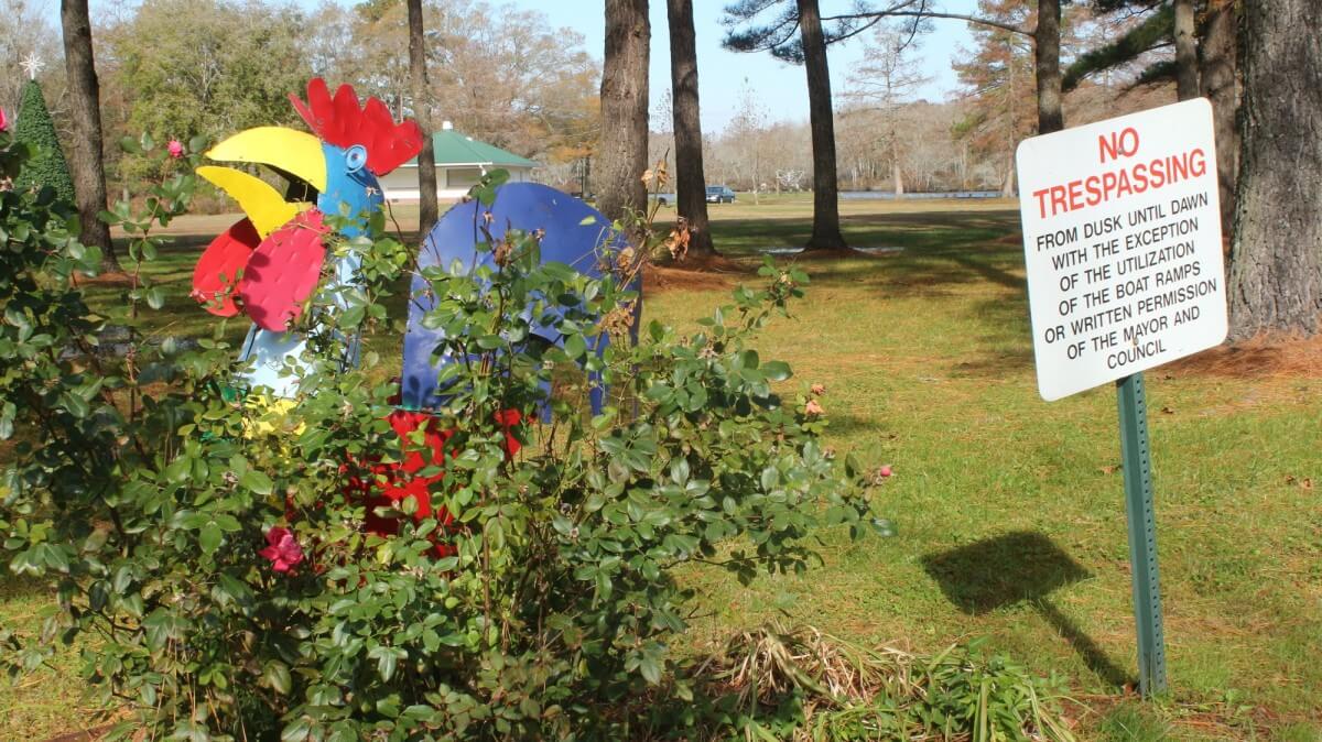 Chicken statue