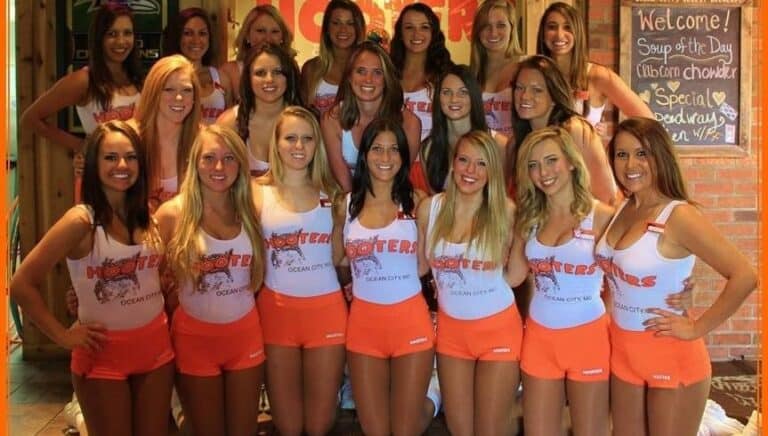 1647 hooters 768x436