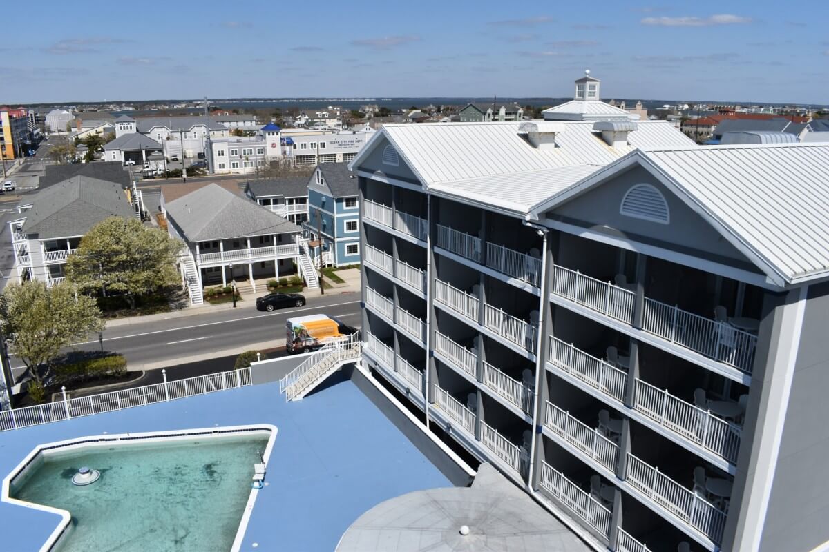 Commander outdoor pool