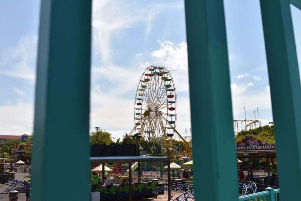 Jolly Roger ferris wheel
