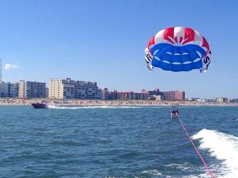 14 Reasons to Try Parasailing Photos
