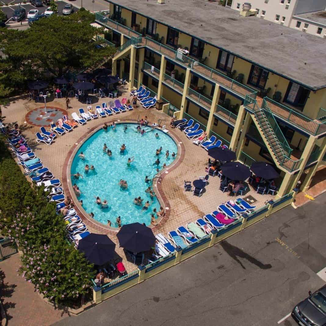 Days Inn Ocean front pool