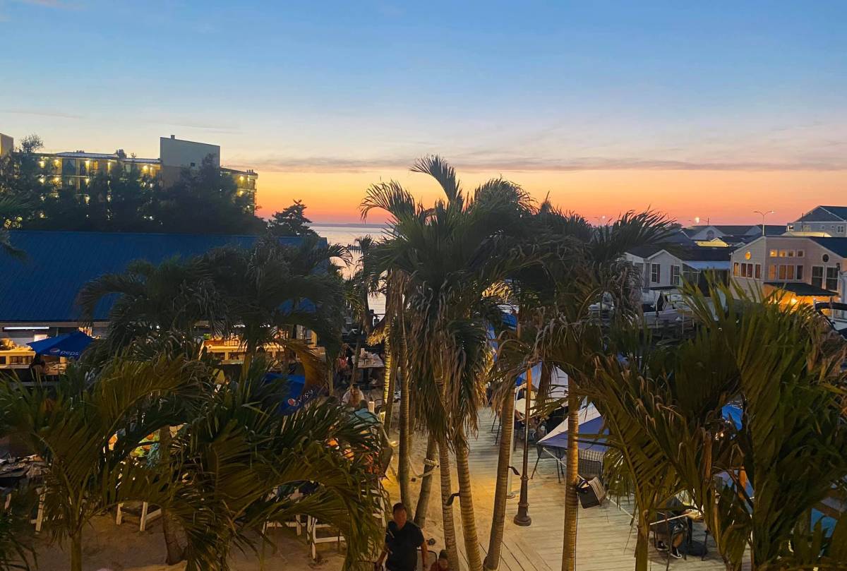 Blu Crabhouse & Raw Bar - OceanCity.com