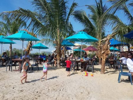 Mackys beach2 450x338