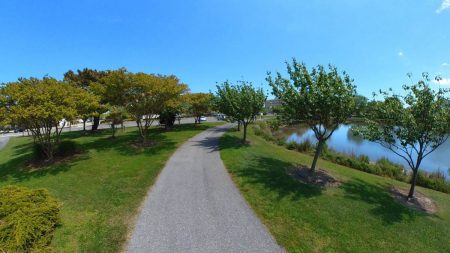Northsid Park pond path 450x253