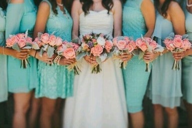Choosing the perfect color combo for your beach wedding