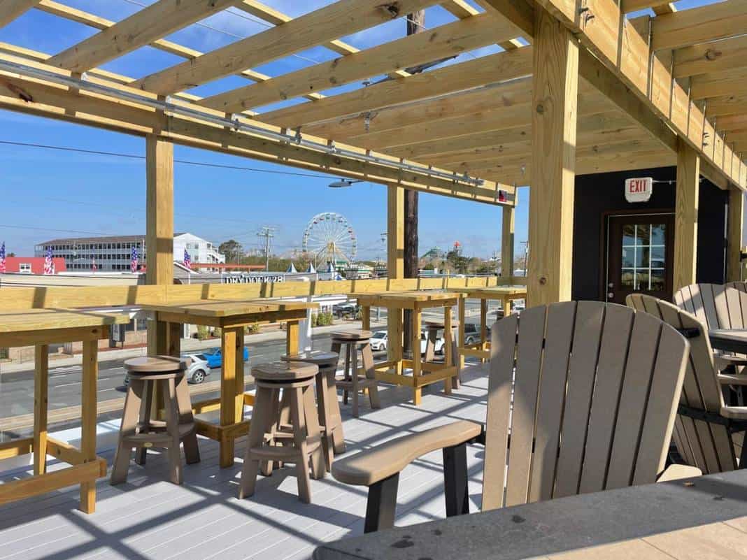 pit-n-pub roof top deck