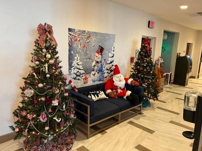 Unwrapping the Magic of Christmas Decor in Ocean City Md Hotels!