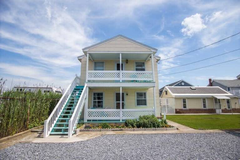 jjstupiygwvyspkfbbot 768x512