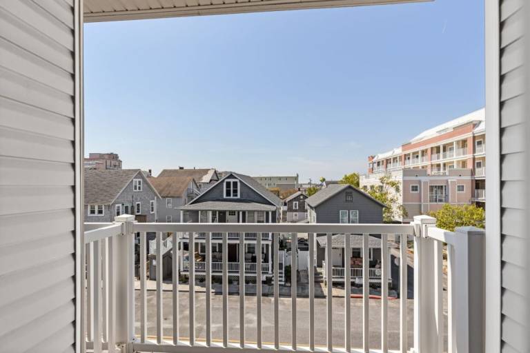 slhnqc0a40mryiywmt1k 768x512