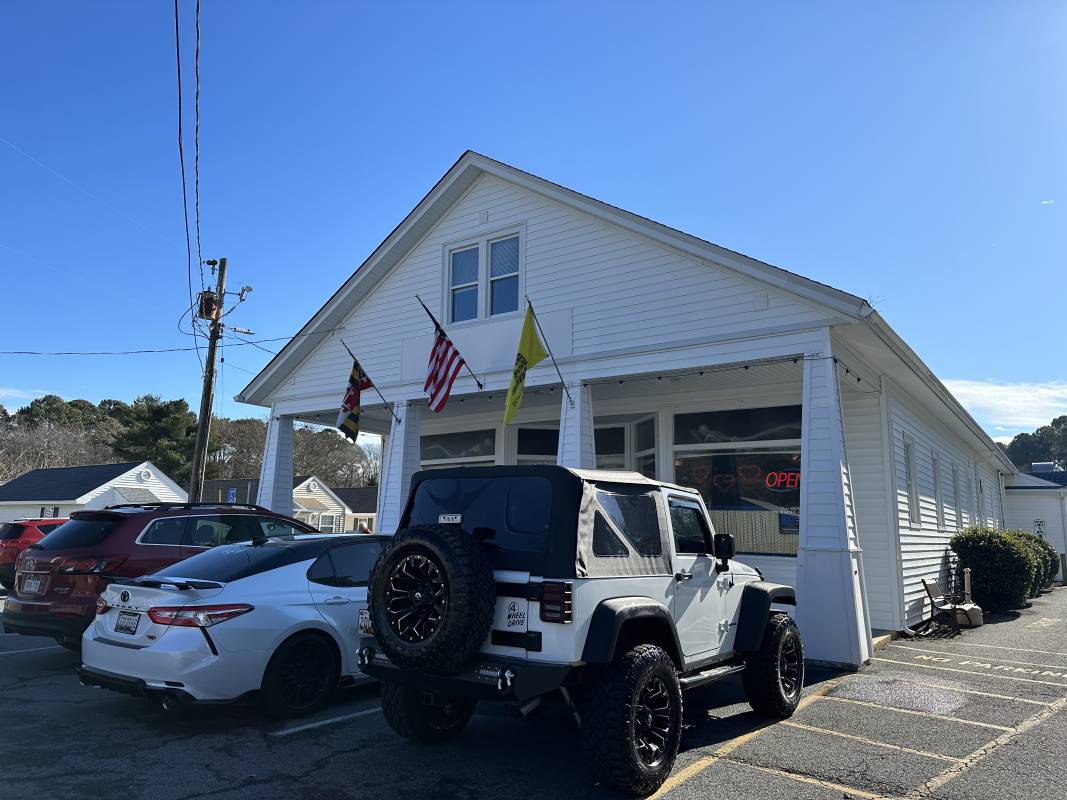 front entrance of shottis point lunas in west ocean city