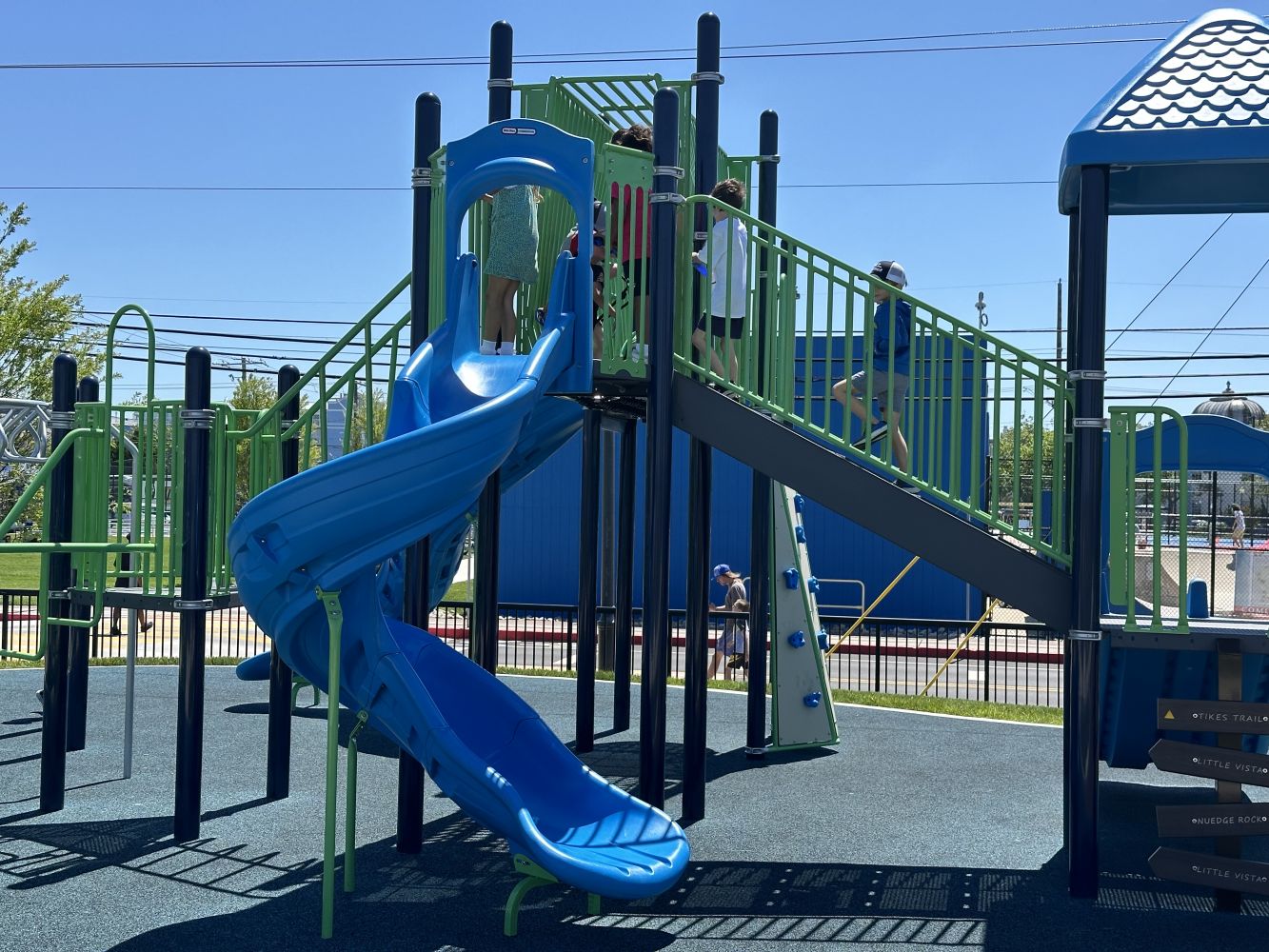 playground bayside park at 3rd street