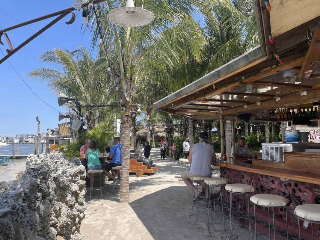 seacrets jamaica usa - bar on waterfront