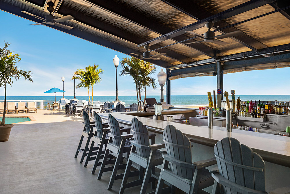 Holiday Inn Pool Bar
