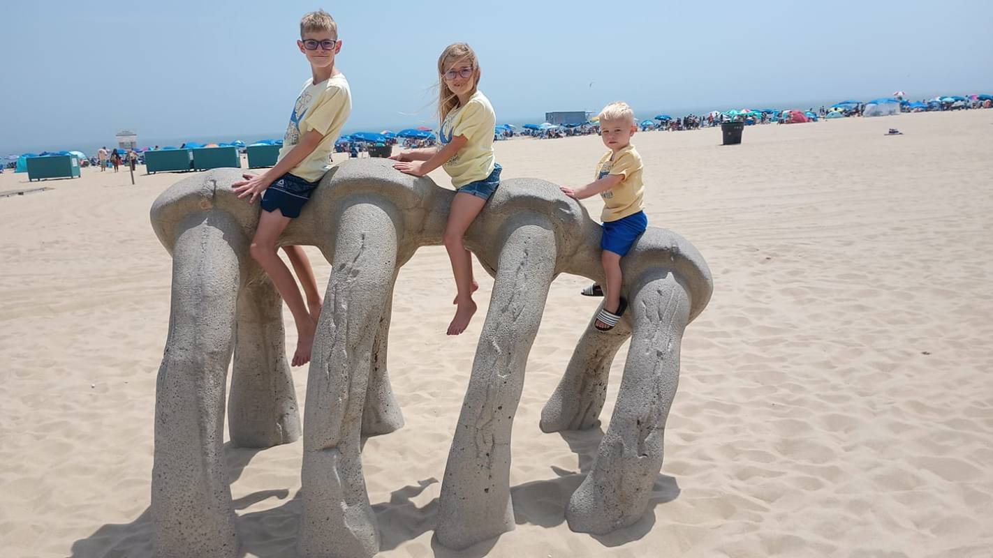 Kids on the Ocean City Md beach