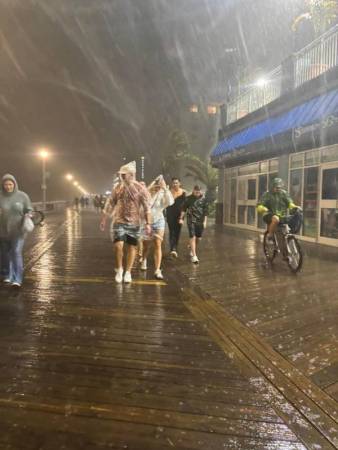 A rainy Friday night at Oceans Calling
