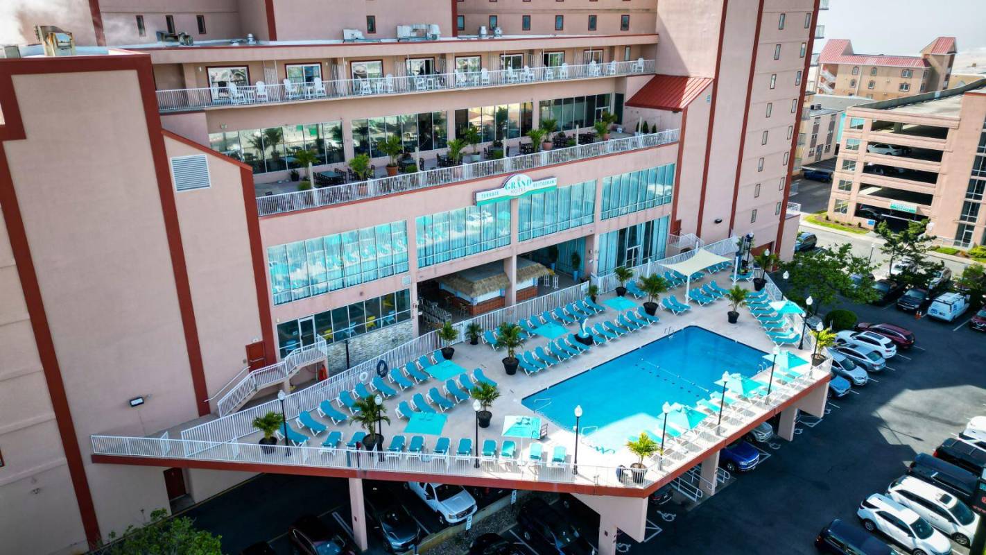 grand hotel pool