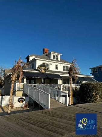 Malibu's seaside cottage building