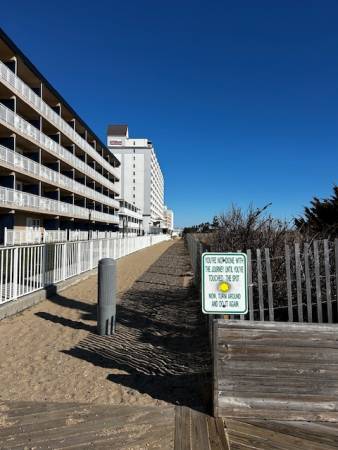 Touch the dot sign at northend of boardwalk