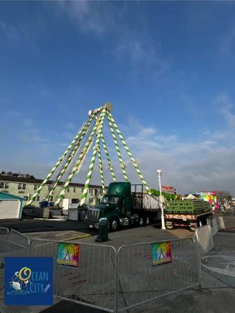 Big Wheel at Trimper Rides gettting set up