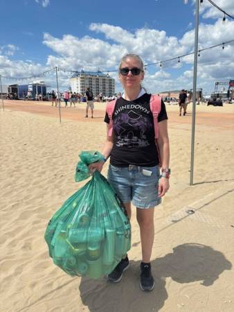 Go Green OC volunteer collecting aluminum cans