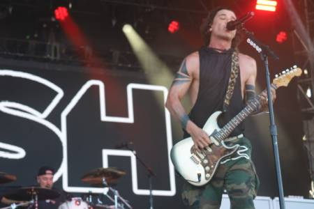 Shinedown on the Thunder Stage