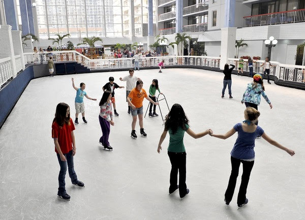 Carousel ice rink
