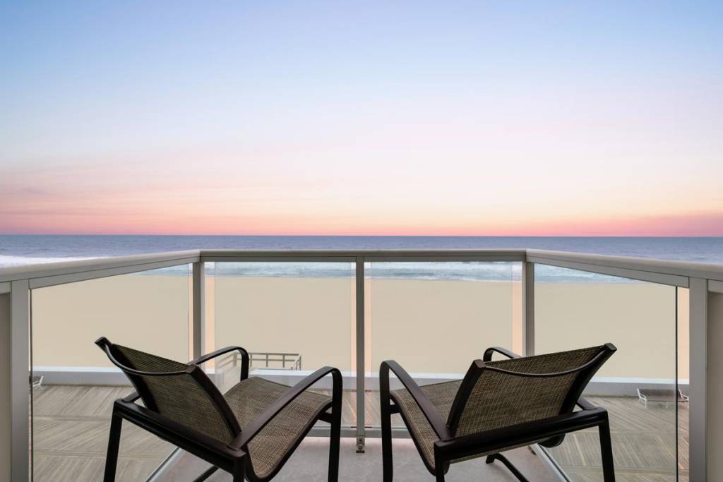 KOCV 1 King Ocean Front Balcony 1614401 1024x683