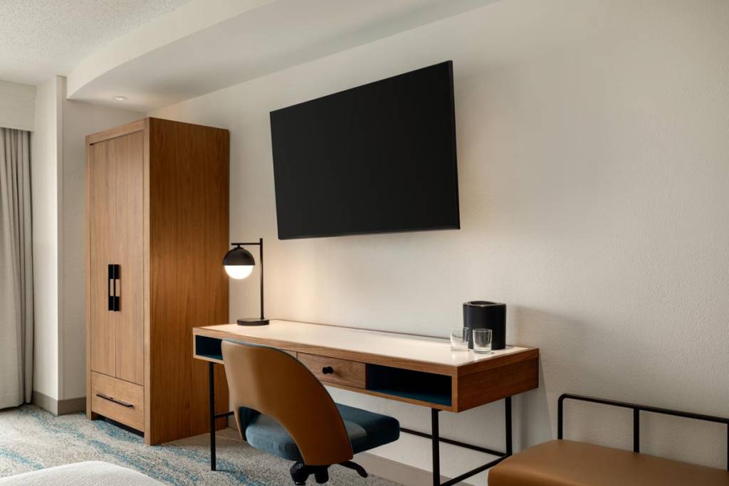 OFOG 1 King First Floor Ocean Side Accessible 1614389 1024x683