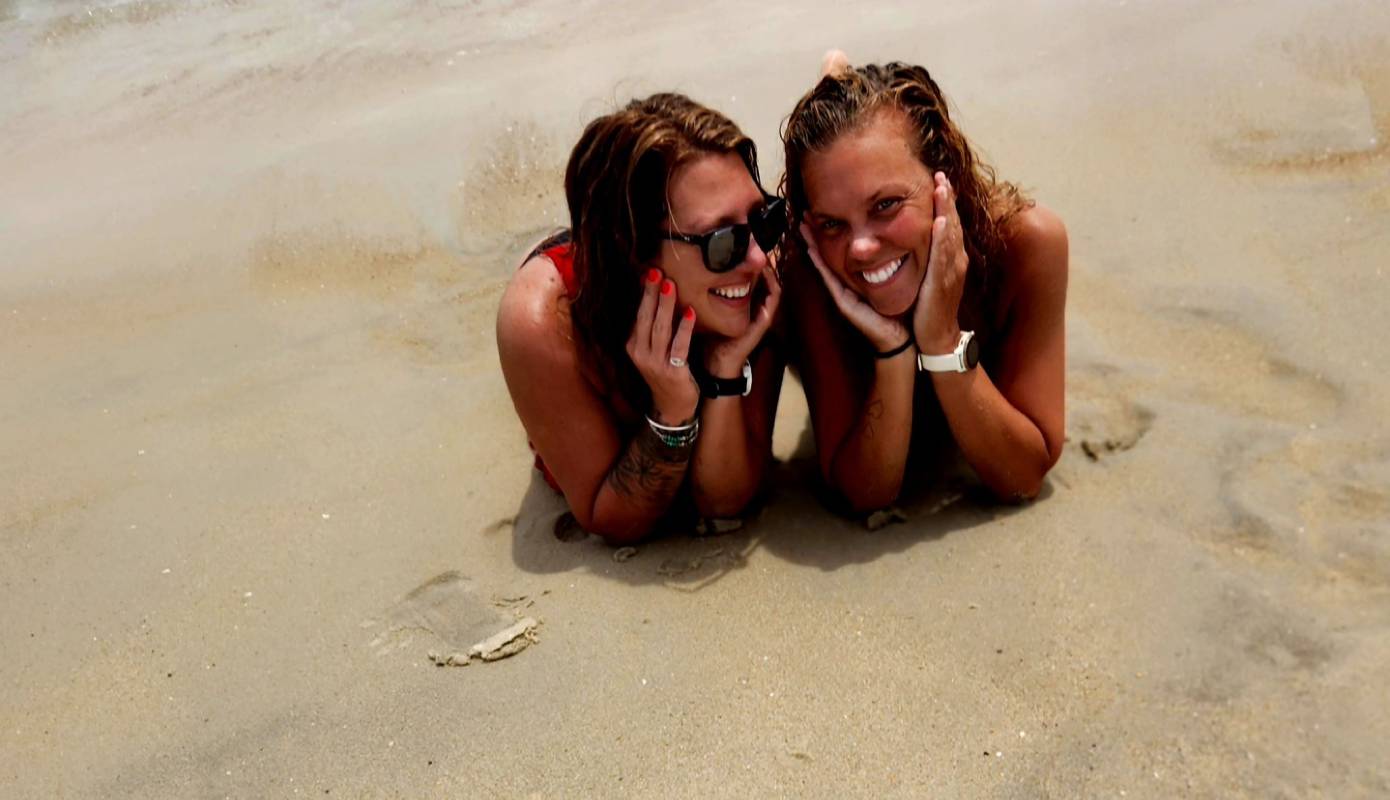 photo friday ladies on beach
