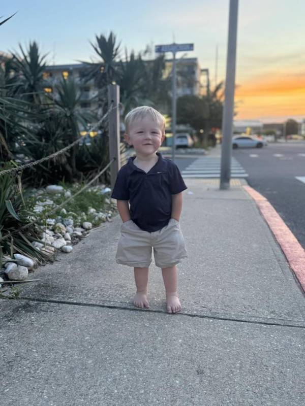 photo friday Destiny Kerns Walking to the beach to catch the end of the sun set! My one year old thinks he’s something when he puts his hands in his pockets!