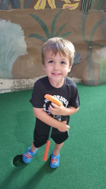 photo friday kids at mini golf
