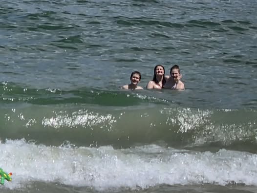 Photo friday Manie Gartrell - Our kids enjoying the ocean