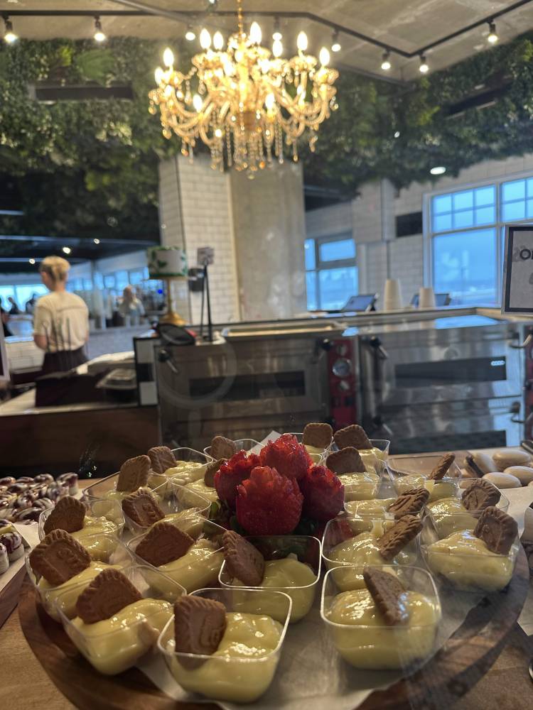 elegance and deli style combine at Bai-Tee Bakery