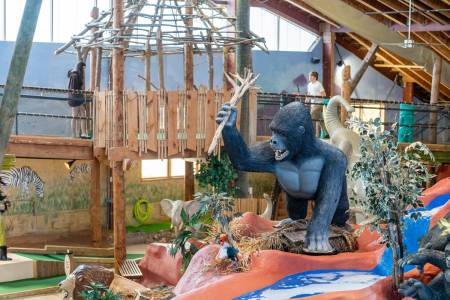 old pro 136th st indoor 040425 31 450x300