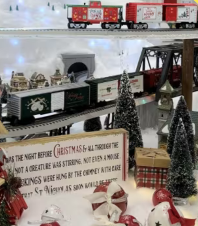 Model trains 395x450