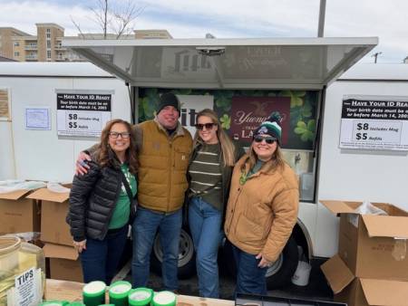 Beer pouring volunteeers