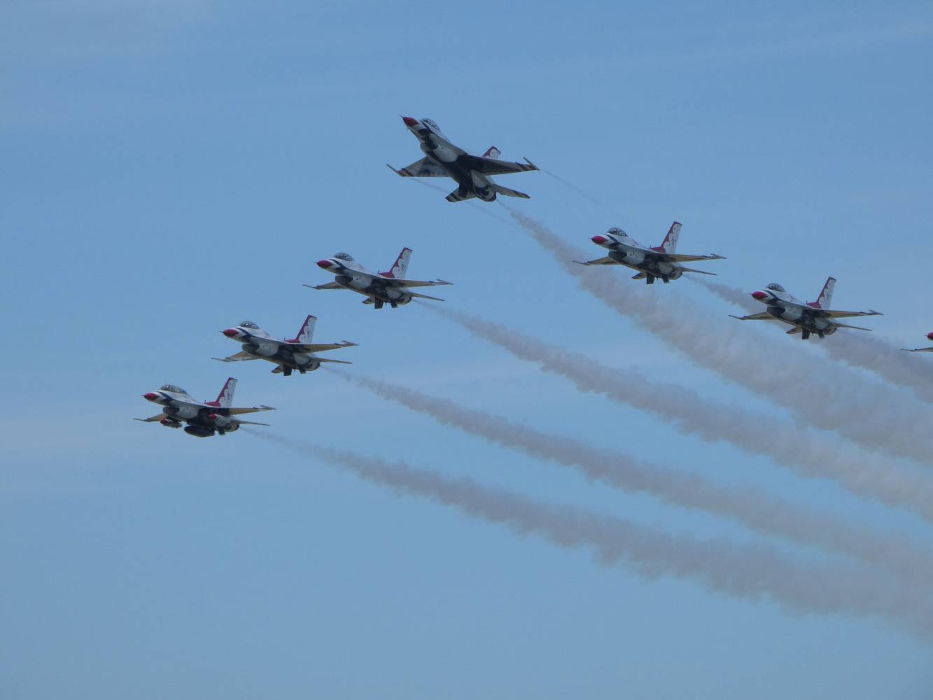 usaf thunderbirds arriving at wa